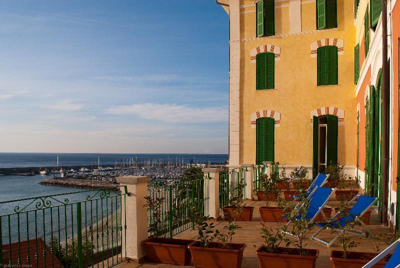Hotel Del Golfo فينالي ليغوري المظهر الخارجي الصورة